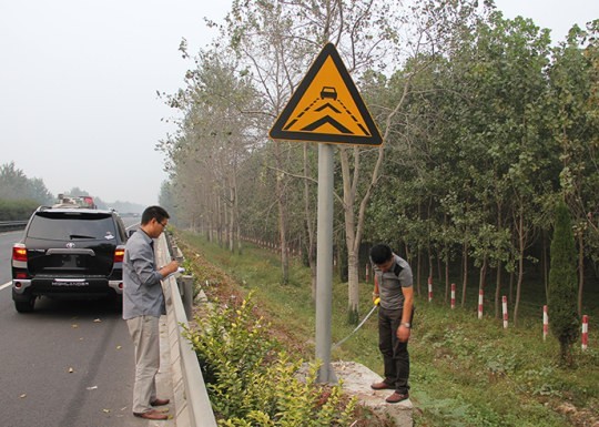 蘭山區(qū)道路標識牌